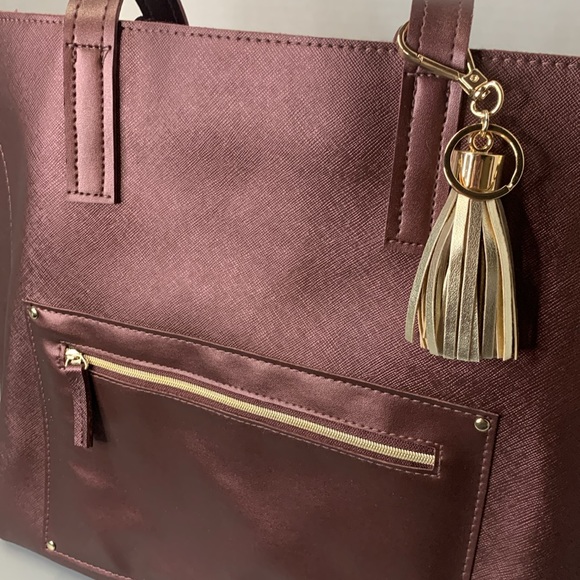 Elegant Burgundy Tote Bag with Gold Accent - Picture 12 of 12